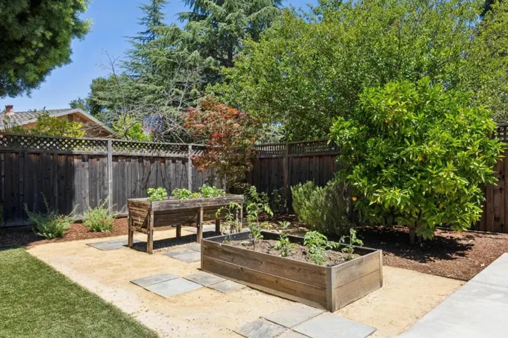 681 Springer Terrace, Los Altos, California 94024
