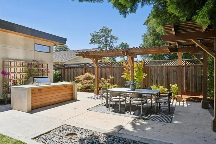 681 Springer Terrace, Los Altos, California 94024