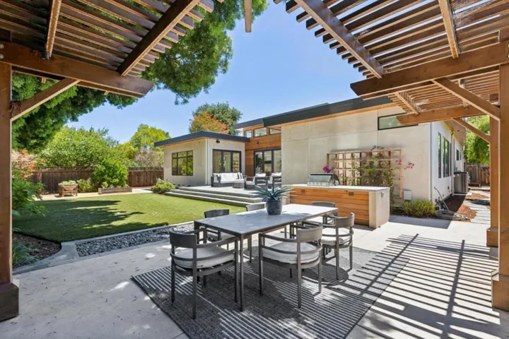 681 Springer Terrace, Los Altos, California 94024