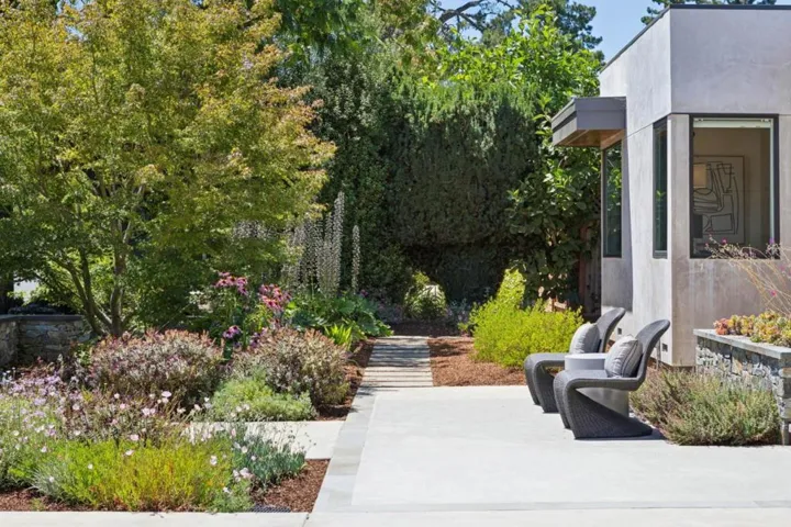 681 Springer Terrace, Los Altos, California 94024