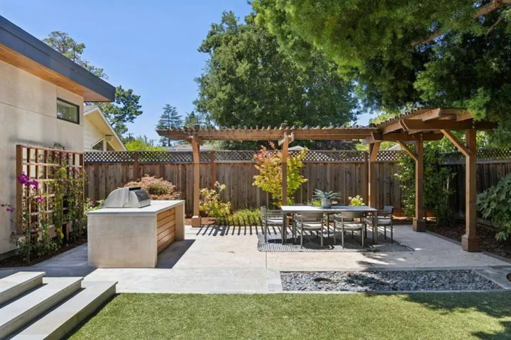 681 Springer Terrace, Los Altos, California 94024