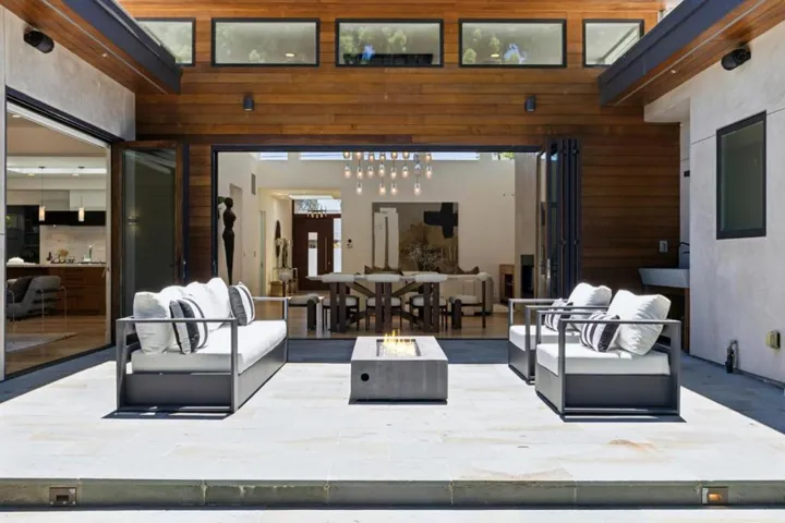 681 Springer Terrace, Los Altos, California 94024