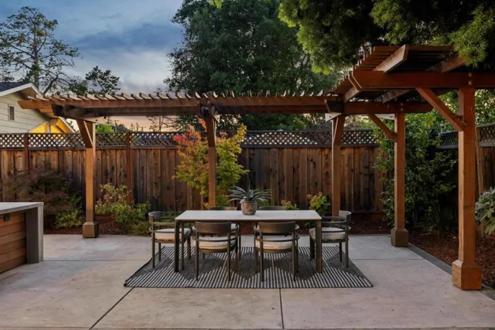 681 Springer Terrace, Los Altos, California 94024
