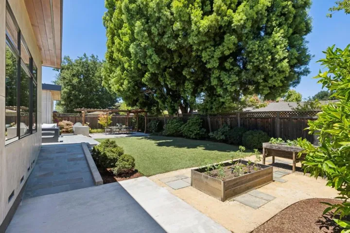 681 Springer Terrace, Los Altos, California 94024