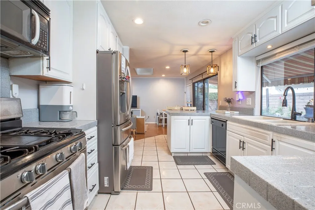 Great kitchen with pull out drawers.