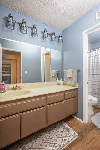 Upstairs hall bath