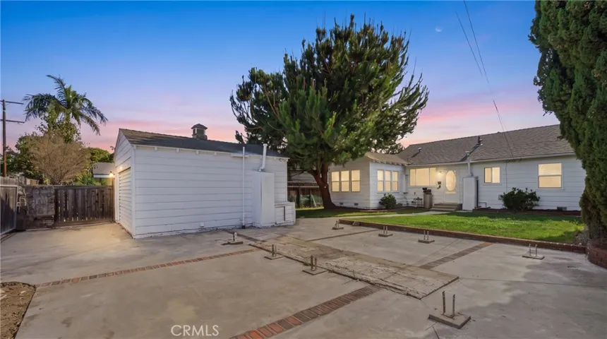 Detached 2 Car Garage