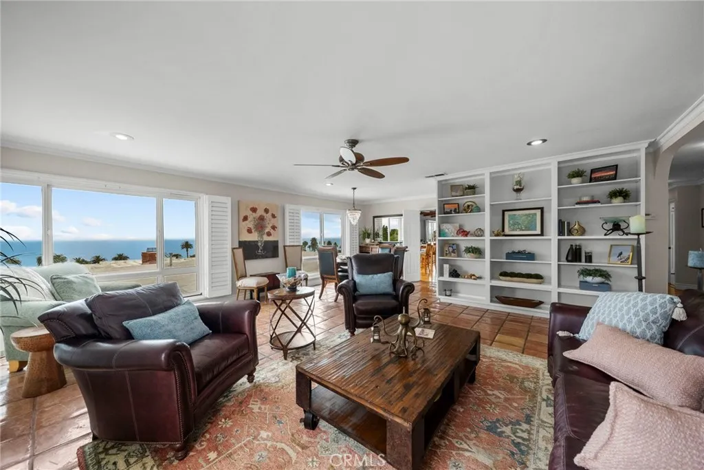 Front living room/ dining area