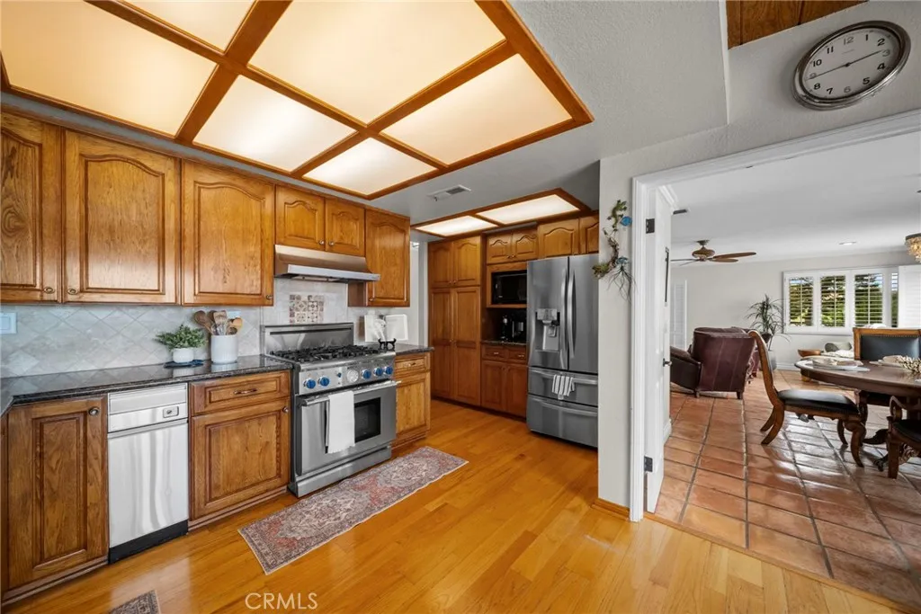 kitchen/ dining area
