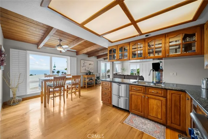 kitchen/dining area
