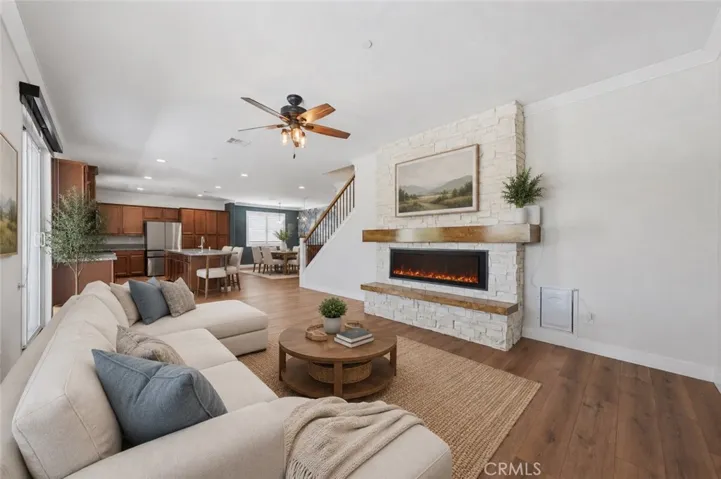 FAMILY ROOM (v-stage)