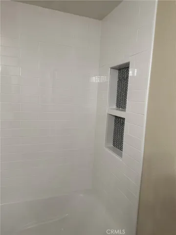 primary bath shelving