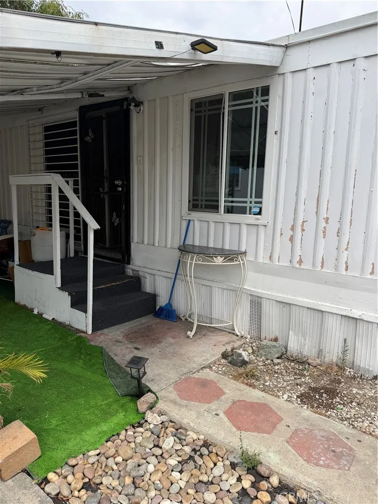 1850 W Orangethorpe 63