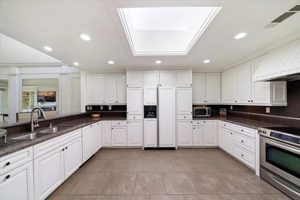 17-Kitchen