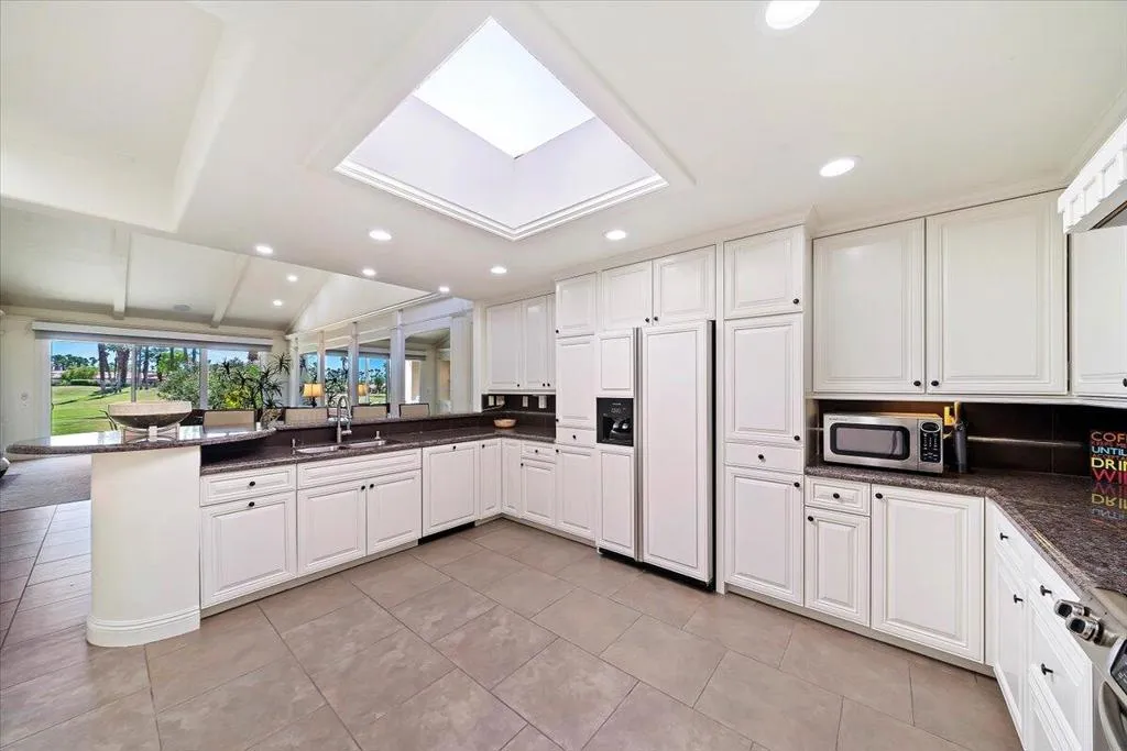 16-Kitchen