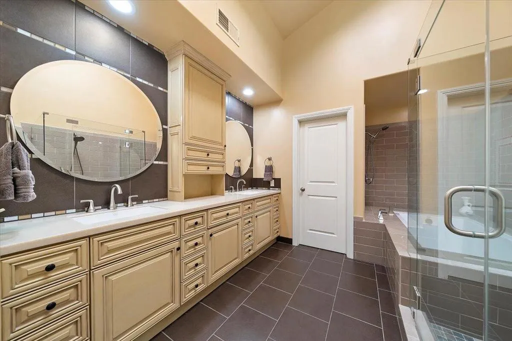 30-Primary Bathroom