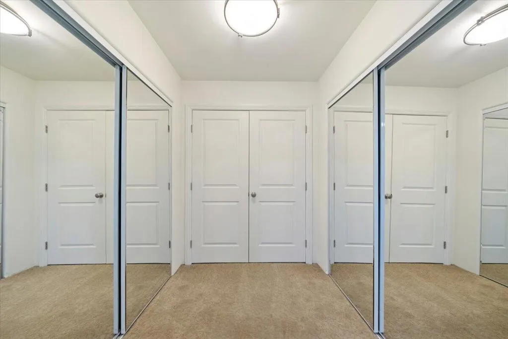 25-Primary Suite Wardrobes
