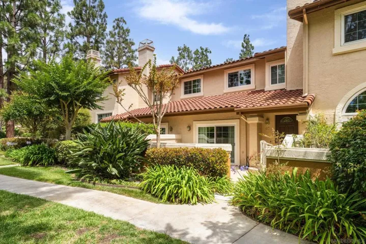 4007 Porte De Palmas 67, San Diego, California 92122
