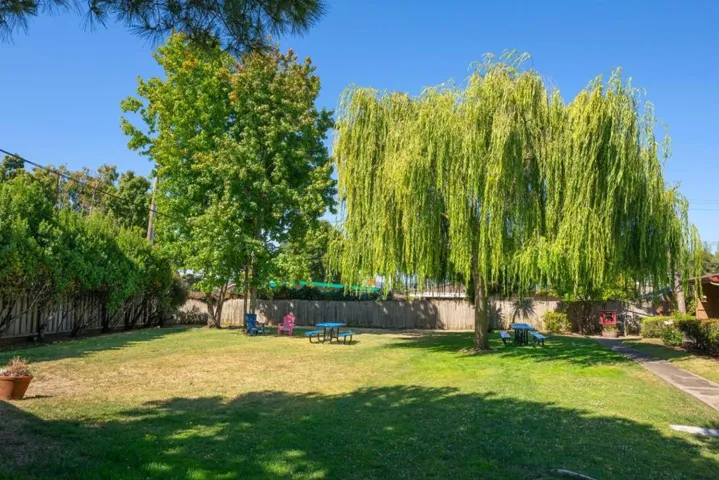 1536 Day Avenue F, San Mateo, California 94403