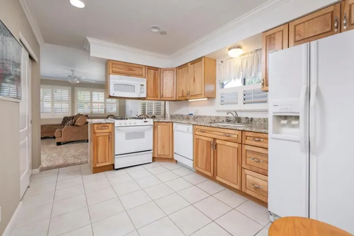 1536 Day Avenue F, San Mateo, California 94403
