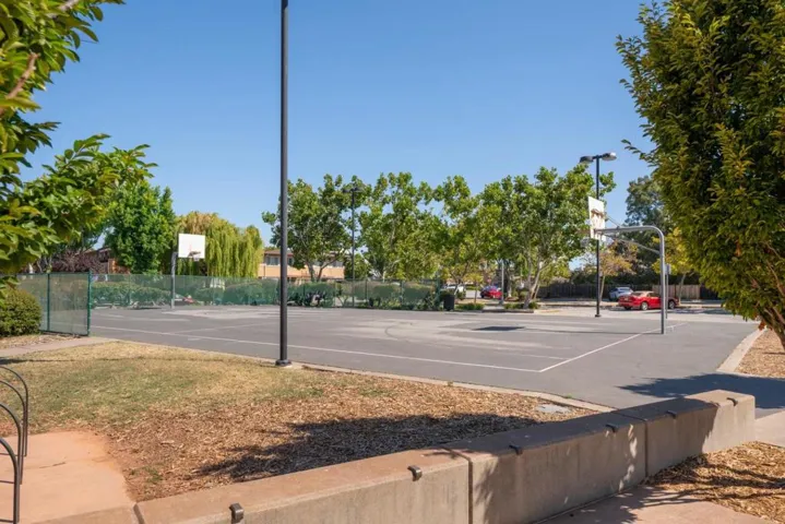 1536 Day Avenue F, San Mateo, California 94403