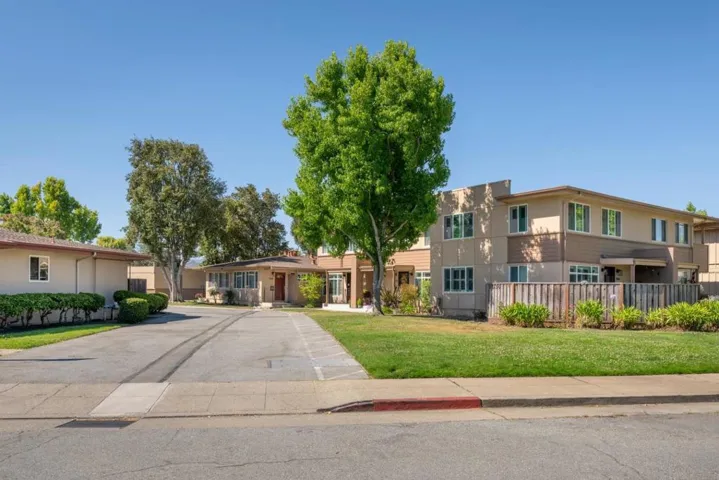 1536 Day Avenue F, San Mateo, California 94403