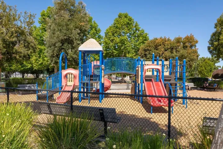 1536 Day Avenue F, San Mateo, California 94403