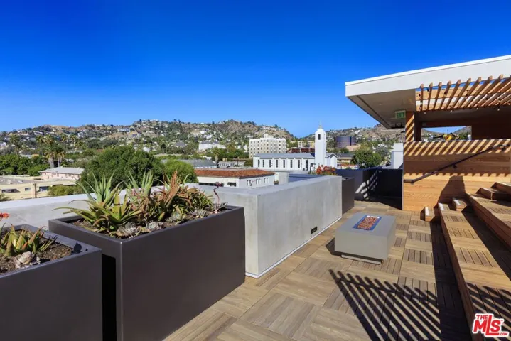 1250 N Fairfax Avenue 311, West Hollywood, California 90046
