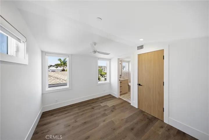 3rd bedroom w/ensuite-
