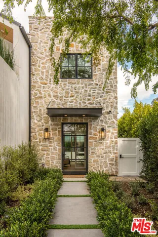 4210 Bellaire Avenue, Los Angeles, California 91604
