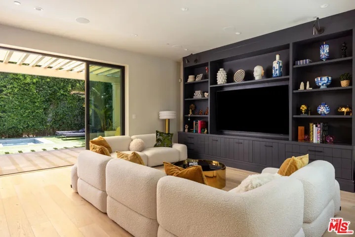 4210 Bellaire Avenue, Los Angeles, California 91604