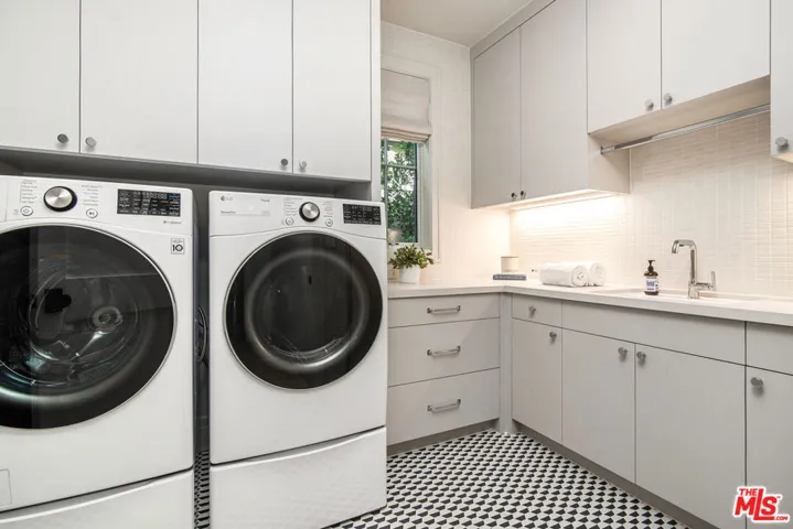 4210 Bellaire Avenue, Los Angeles, California 91604