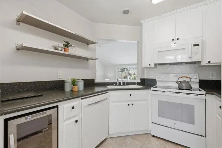 855 Mountain View Drive 4, Daly City, California 94014