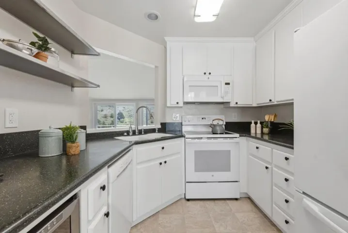 855 Mountain View Drive 4, Daly City, California 94014