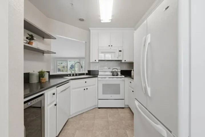 855 Mountain View Drive 4, Daly City, California 94014