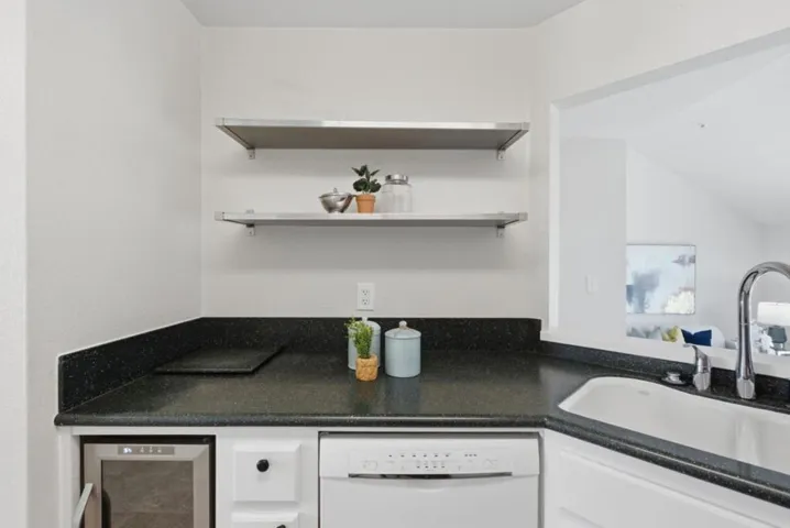 855 Mountain View Drive 4, Daly City, California 94014