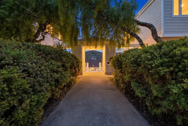 855 Mountain View Drive 4, Daly City, California 94014