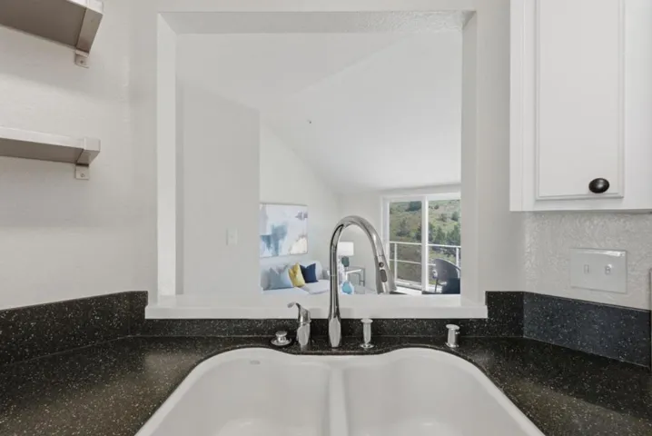 855 Mountain View Drive 4, Daly City, California 94014