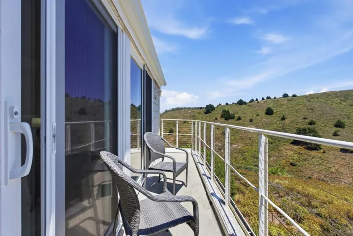 855 Mountain View Drive 4, Daly City, California 94014