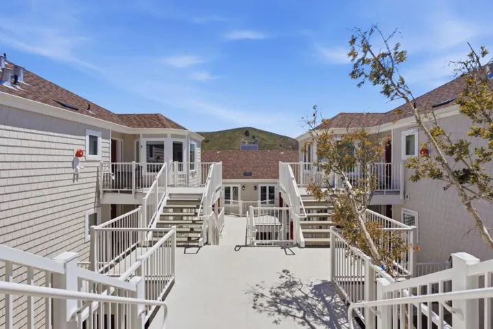 855 Mountain View Drive 4, Daly City, California 94014