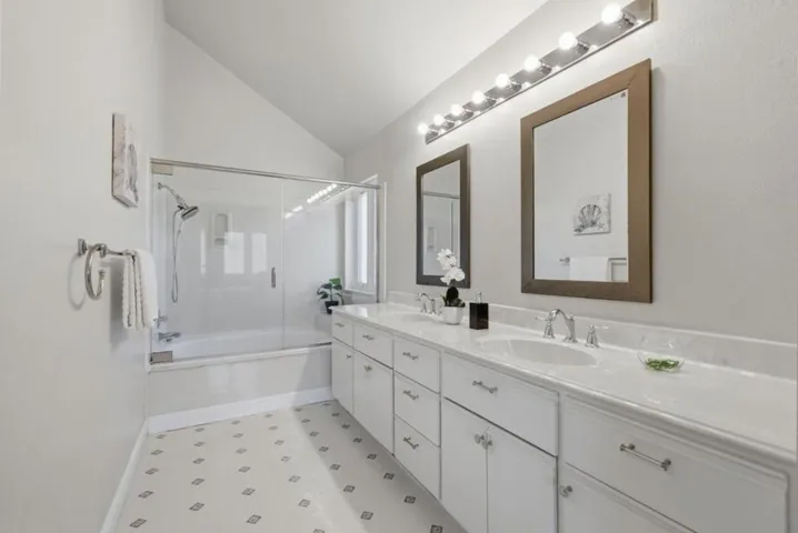 855 Mountain View Drive 4, Daly City, California 94014