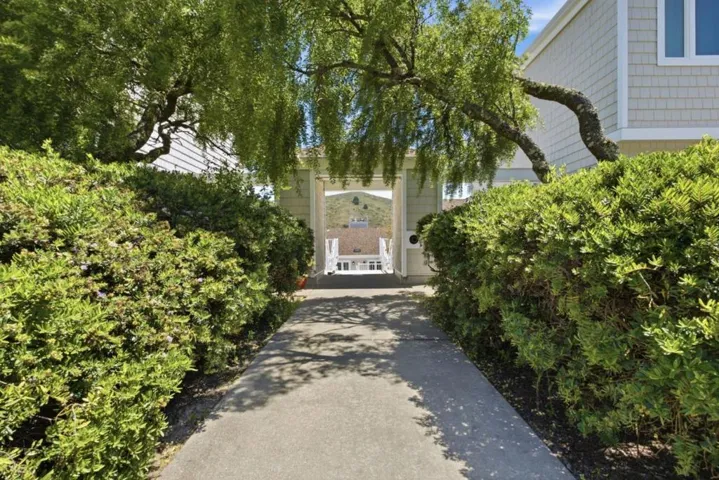 855 Mountain View Drive 4, Daly City, California 94014