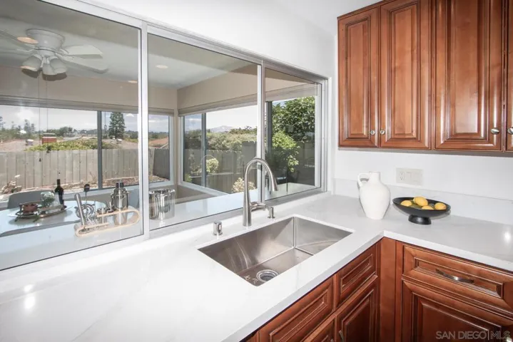 12552 Lomica Dr, San Diego, California 92128