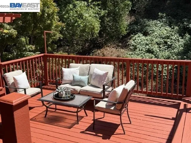 5195 Camino Alta Mira, Castro Valley, California 94546