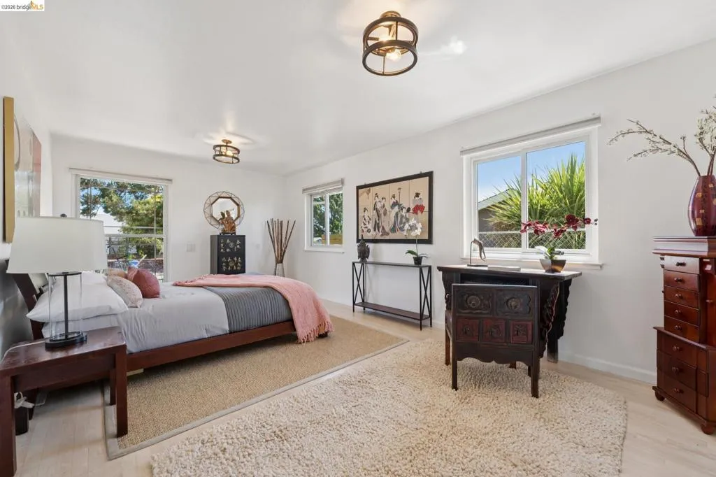 Large guest bedroom
