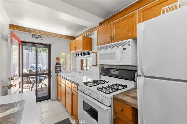 23898 Springwater, Crestline, California 92325