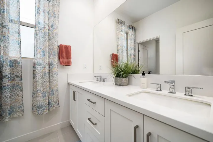 46-web-or-mls-TJBertain_OPMG_0726_046