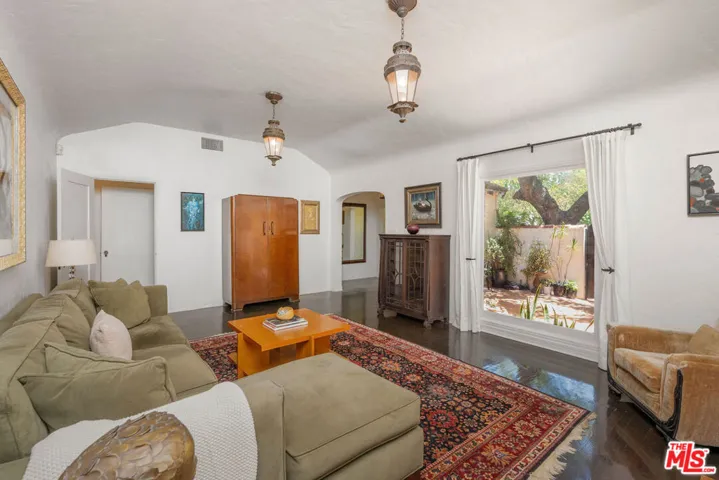 4531 Kraft Avenue, Studio City, California 91602