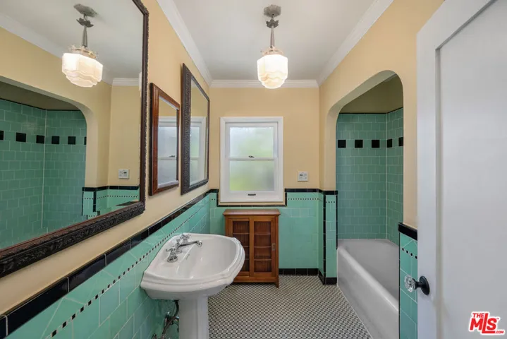 4531 Kraft Avenue, Studio City, California 91602