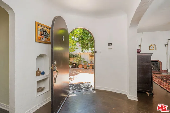 4531 Kraft Avenue, Studio City, California 91602